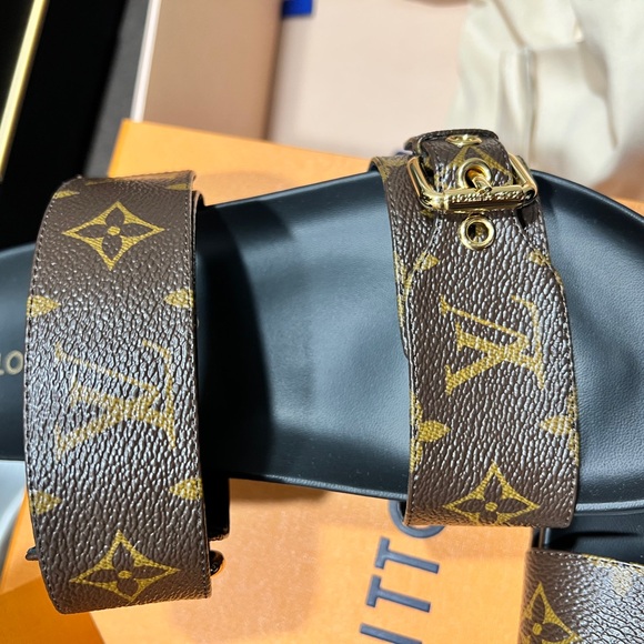 Louis Vuitton Black Sandals with Iconic Monogram Sole - Picture 3 of 6